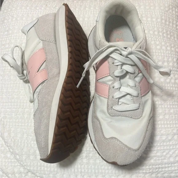 New Balance Women's Sneakers - Picture 3 of 8